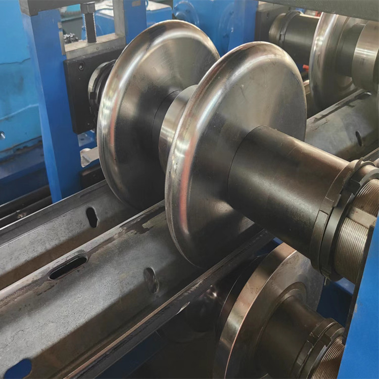 Quench HRC58-62 Plated Chrome Highway Guardrail Roll Forming Machine 11kw 5.5kw PLC Control